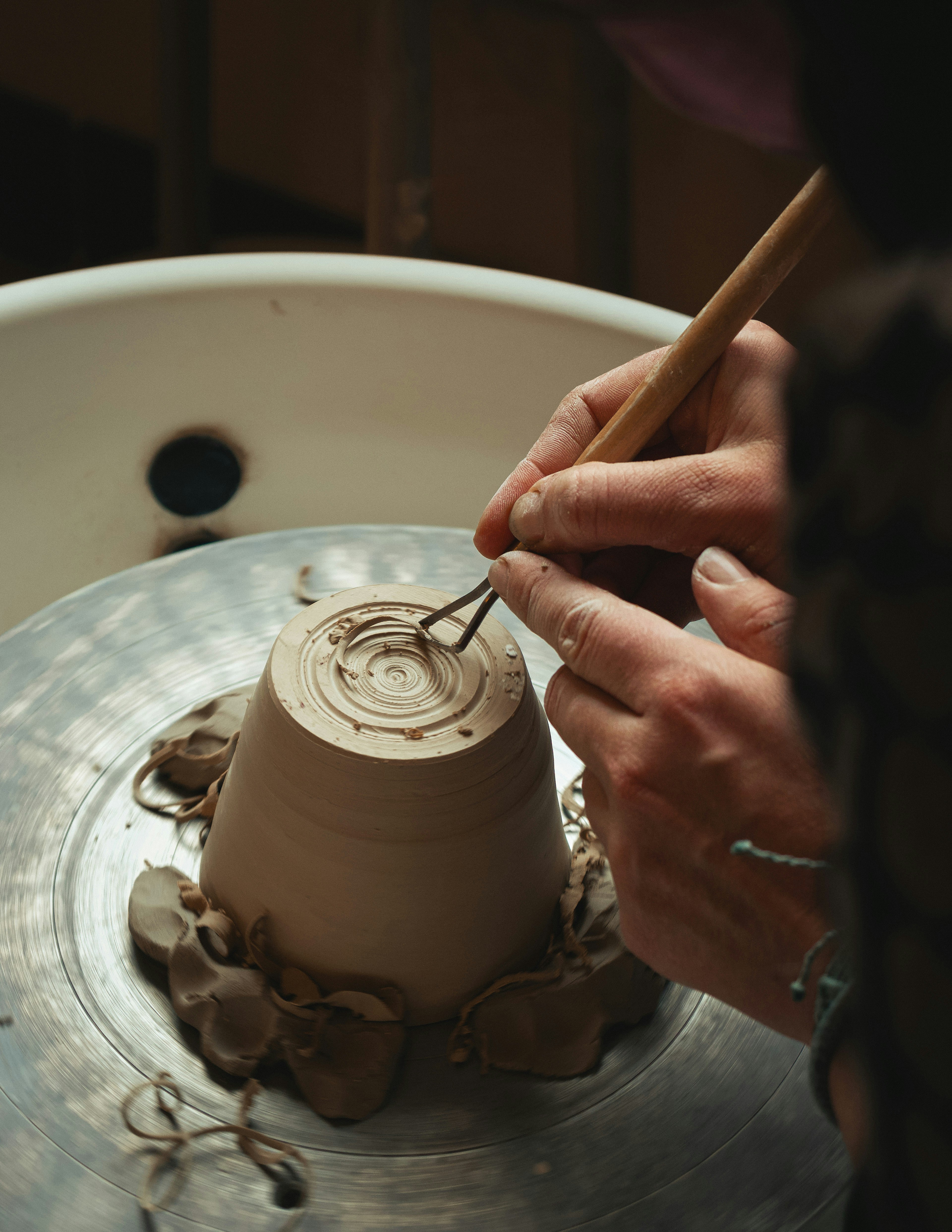 Trend zum Handwerk: Töpfern im Close-up